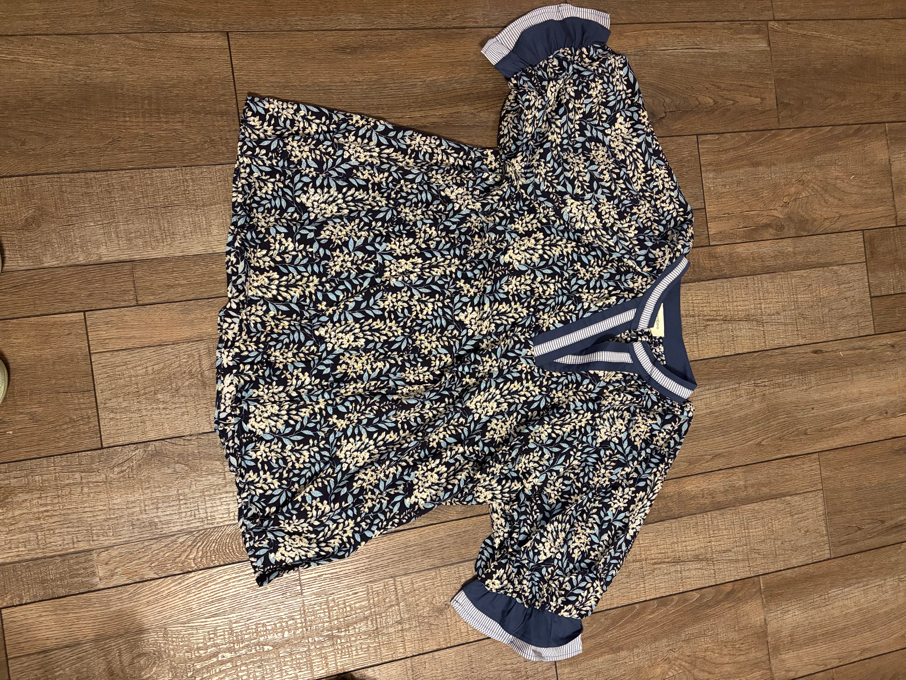PLUS - Navy Top